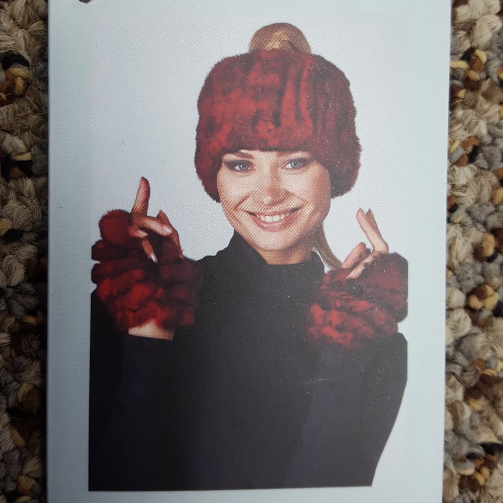 Knitted Rex Rabbit Fur Accessories Set - Picture 2 of 3